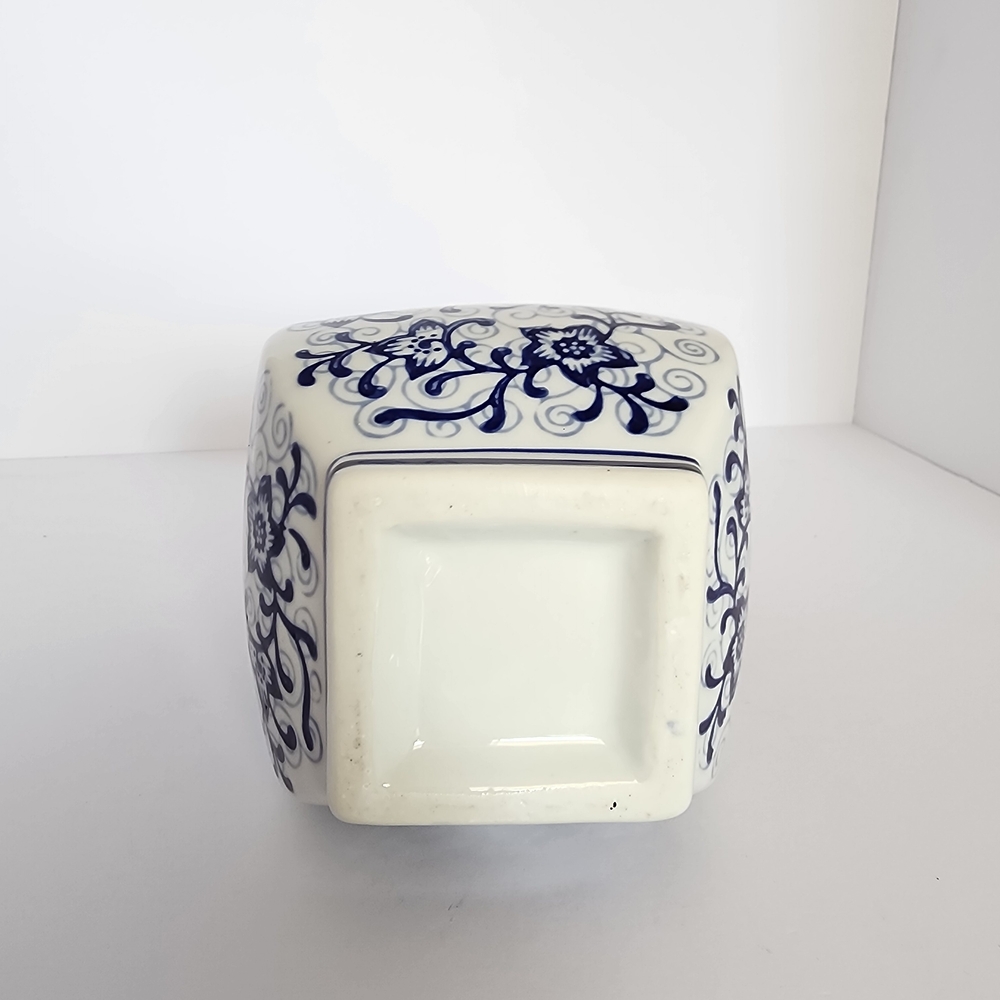 Chinoiserie-style Floral Pattern Vase - Picture 3 of 4